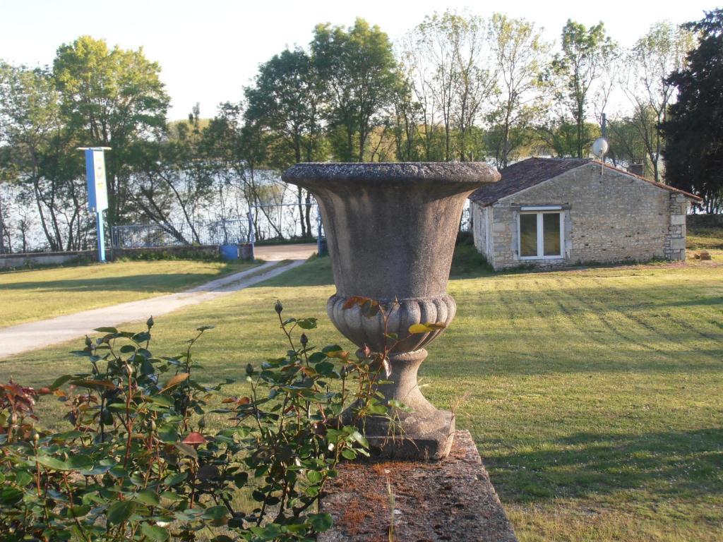 Chateau Sainte Marie Hotel Dompierre-sur-Charente ภายนอก รูปภาพ