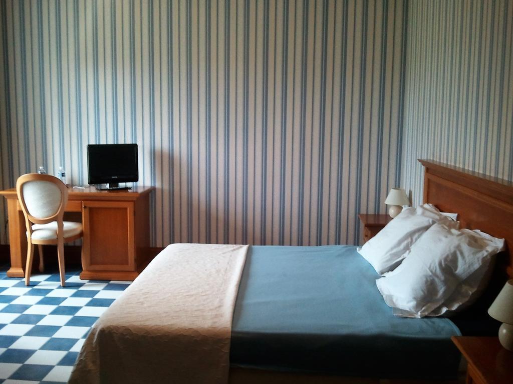 Chateau Sainte Marie Hotel Dompierre-sur-Charente ห้อง รูปภาพ